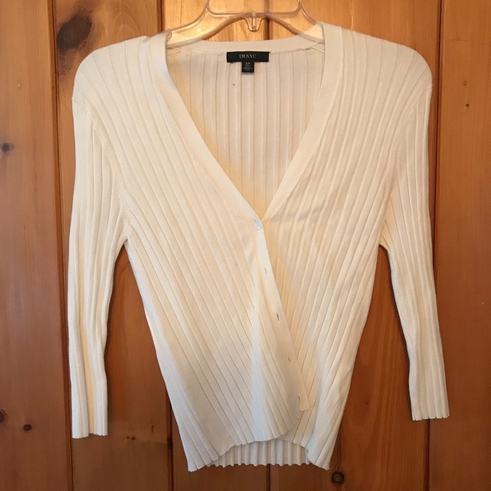 Whit sweater/shirt